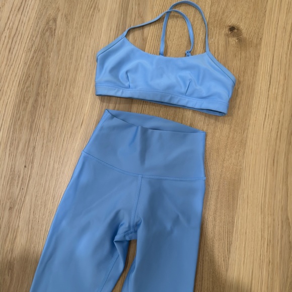 ALO Yoga Pants - Alo Yoga Air Lift Light Blue Sports Bra and Leggings Set